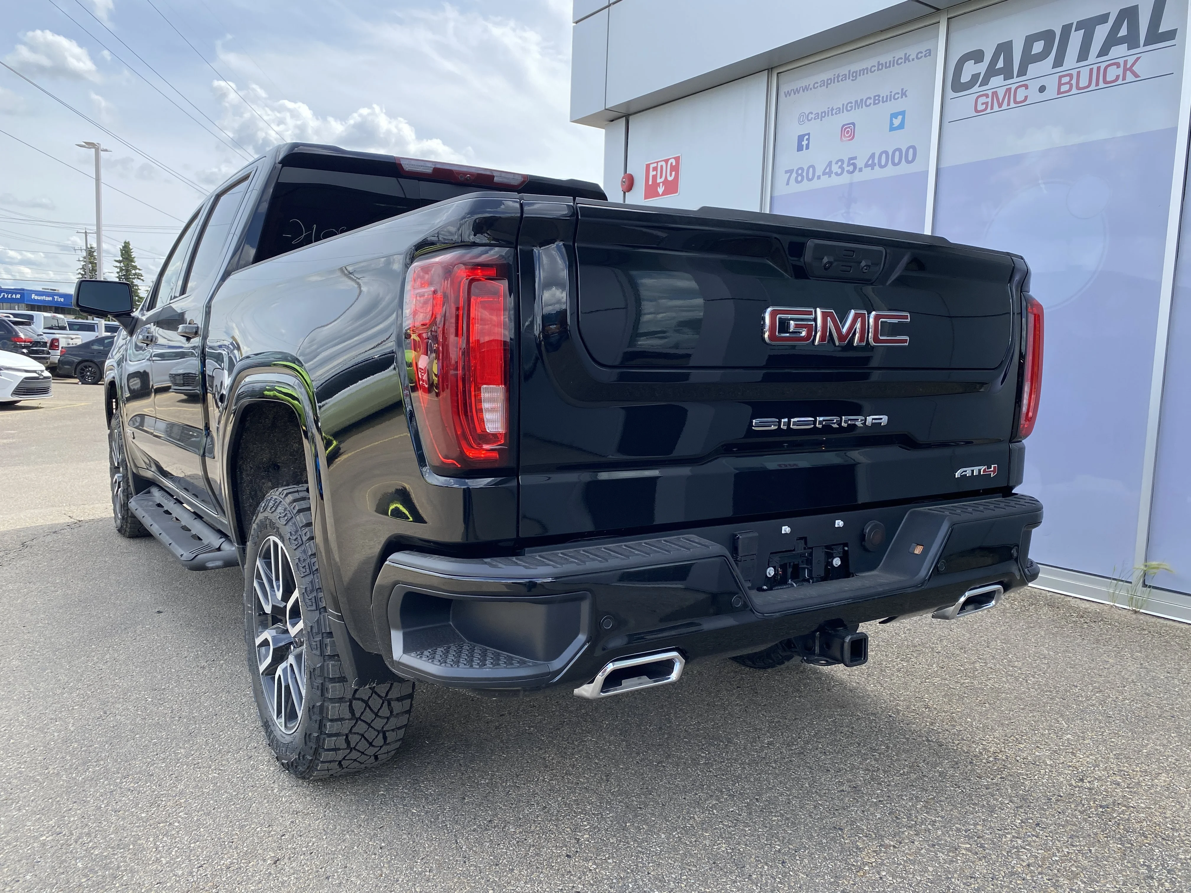 New 2026 ONYX BLACK GMC AT4 image 4