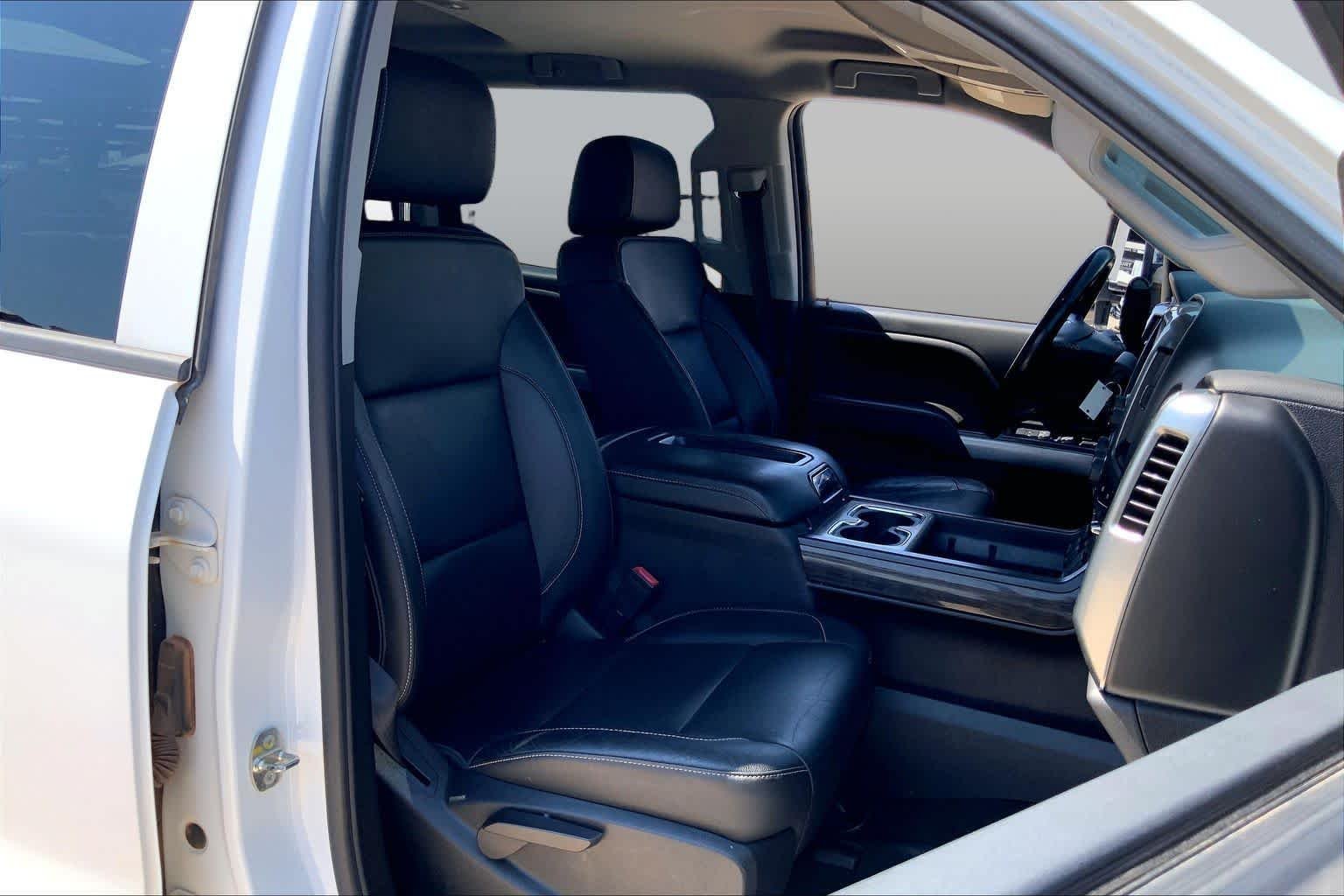 Used 2018 Summit White Chevrolet LT image 8