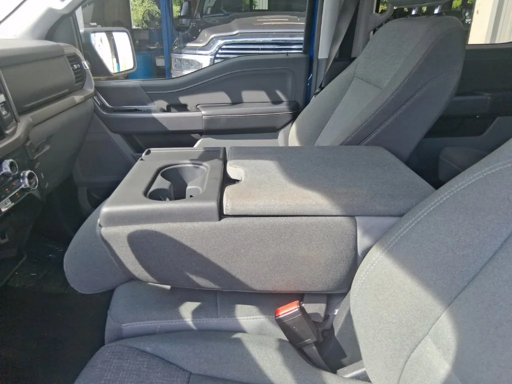 Used 2025 Blue Ford XLT image 13