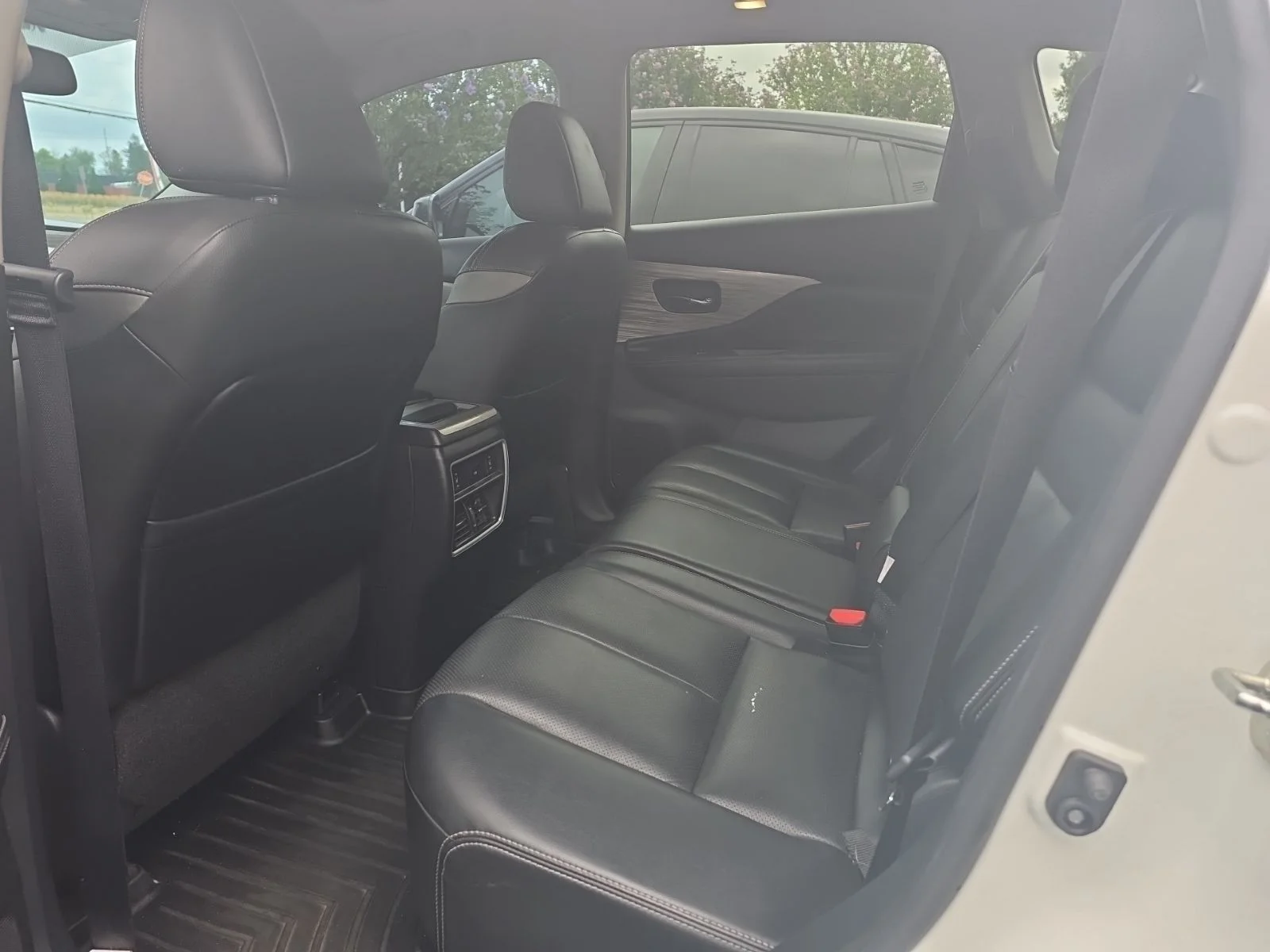 Used 2017 Pearl White Nissan Platinum image 6
