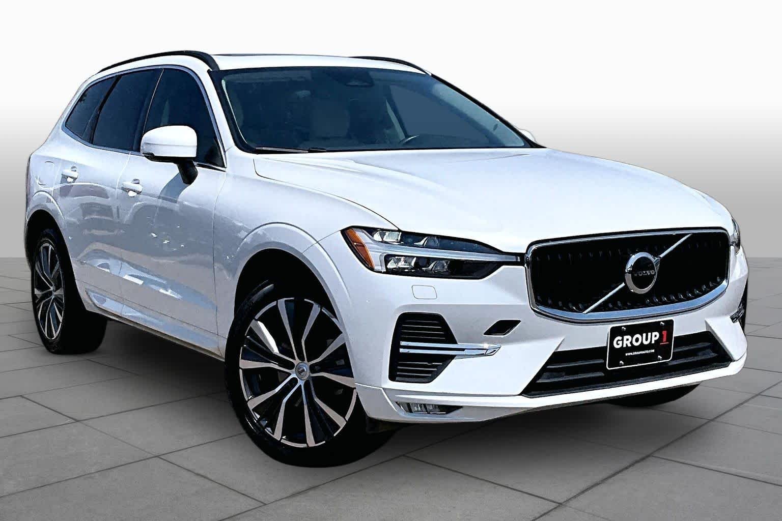 Used 2022  Volvo Momentum image 3