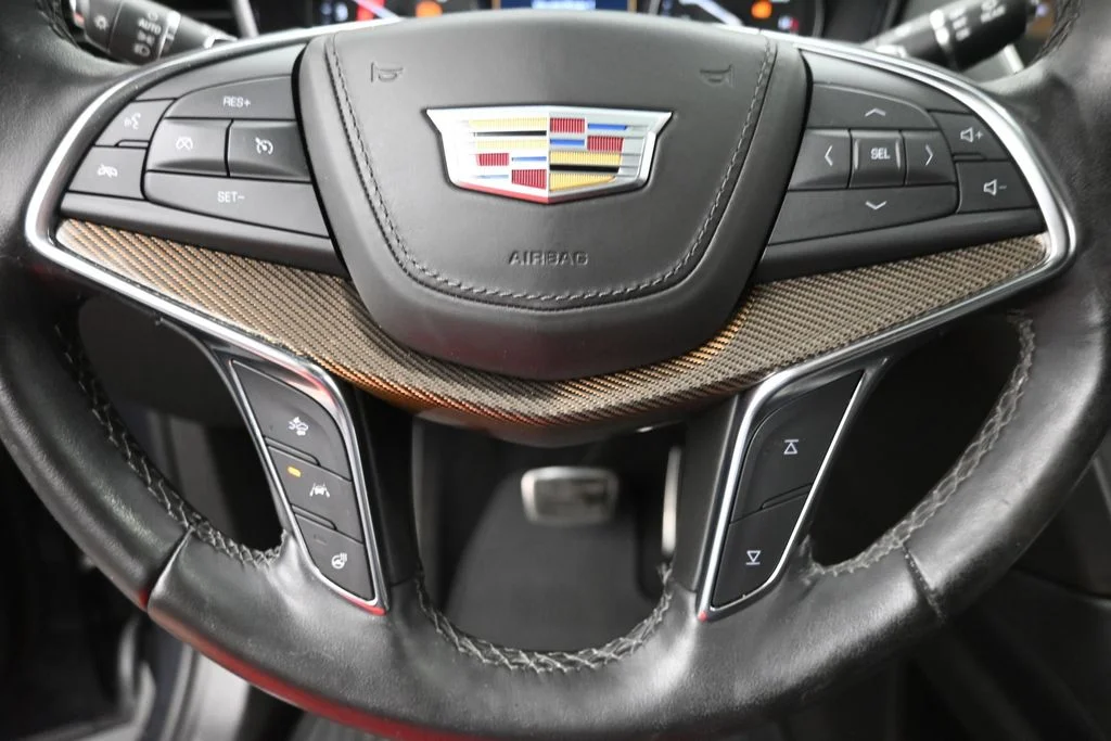 Used 2023 Green Cadillac Sport image 19