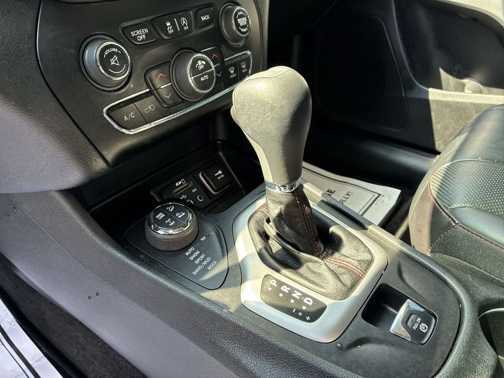 Used 2017 Red Jeep Trailhawk image 20
