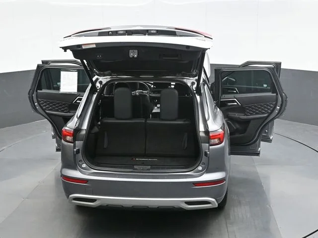 Used 2022  Mitsubishi SEL image 27