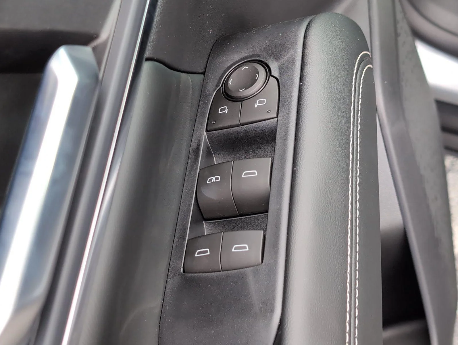 New 2026 Sterling Metallic GMC Elevation image 12