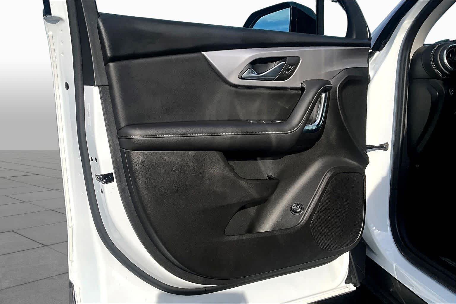Used 2024 Summit White Chevrolet LT image 22