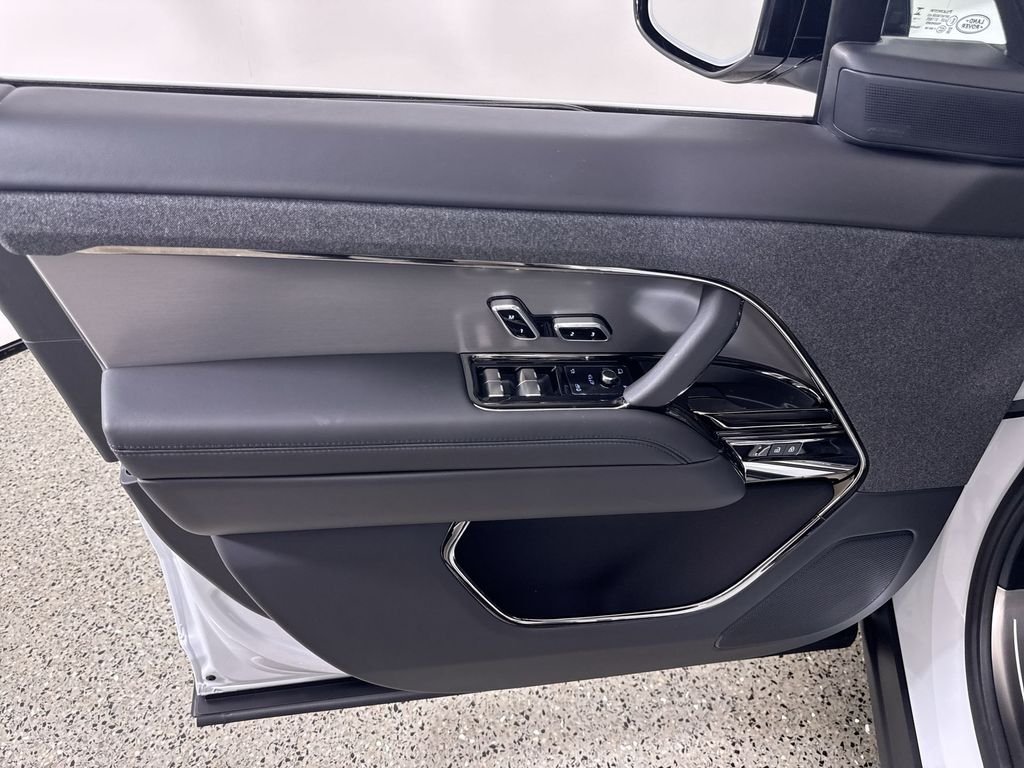 New 2026 Fuji White Land Rover SE image 13