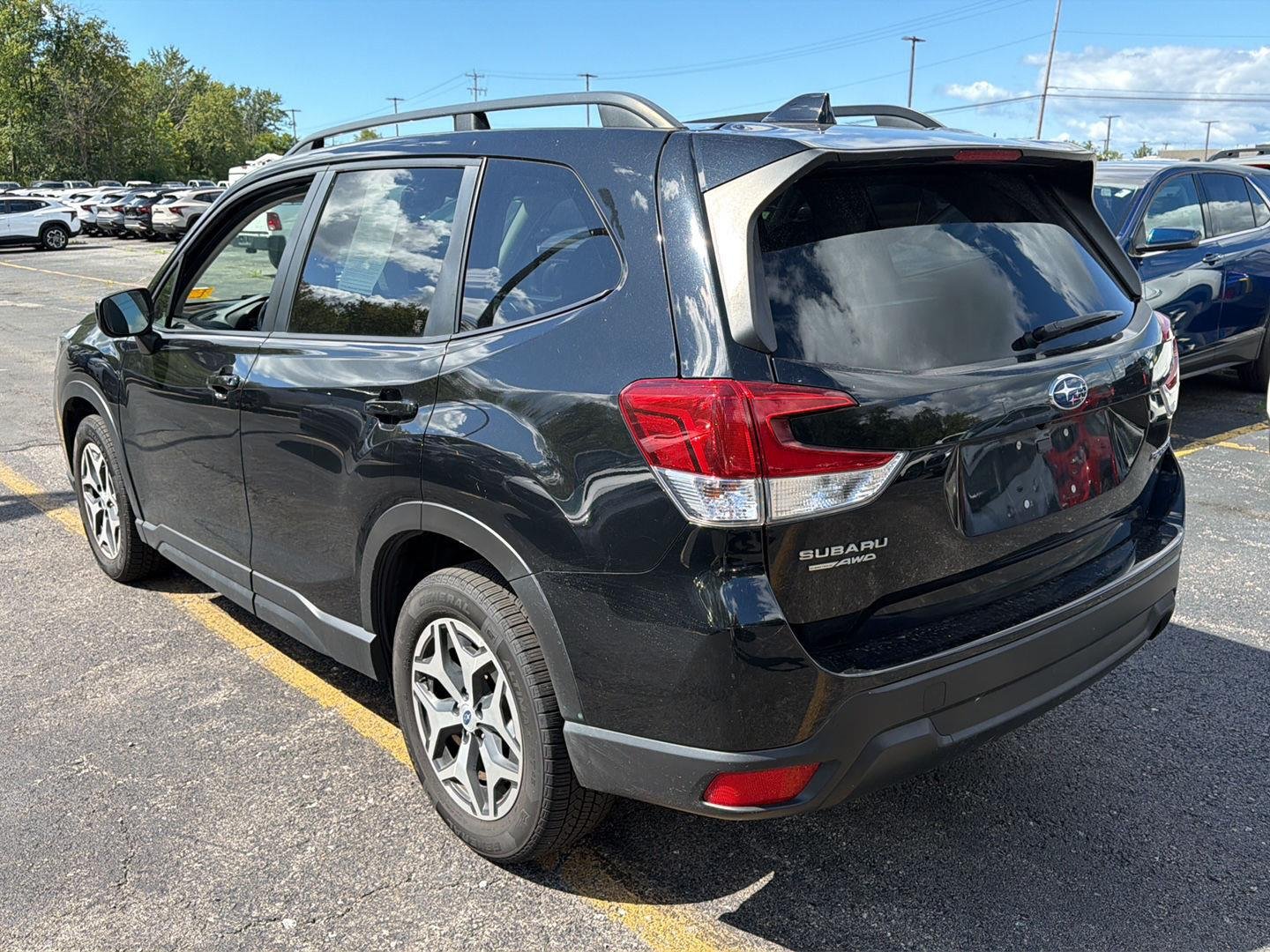 Used 2019 Crystal Black Silica Subaru Premium image 9