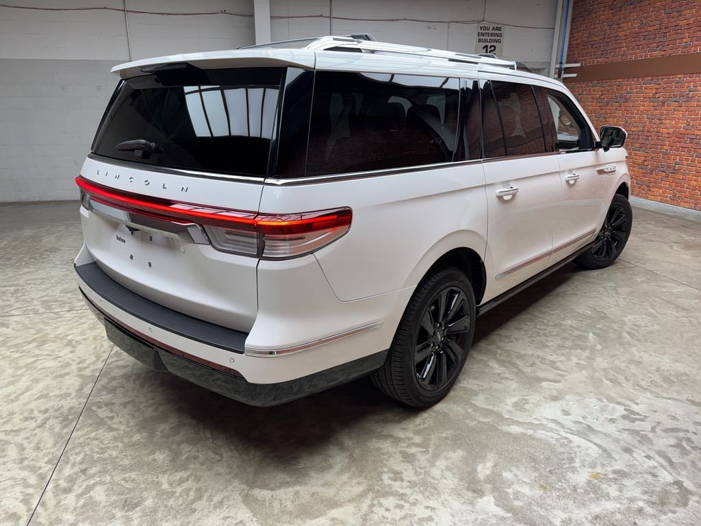 Used 2024 White Lincoln Reserve image 6