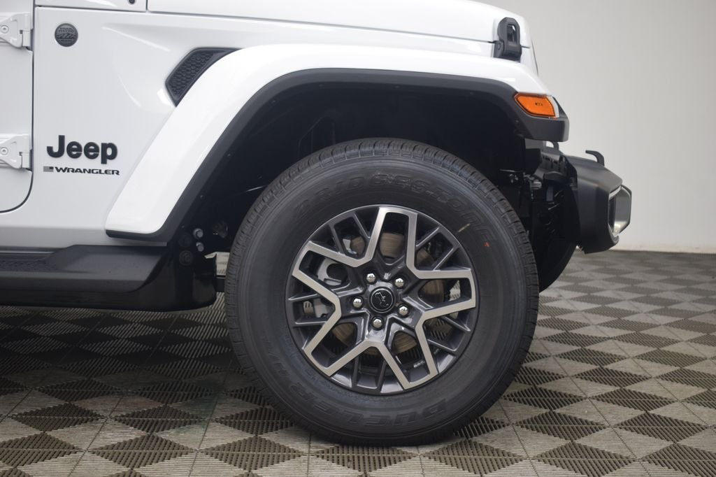 New 2026 Bright White Clear-Coat Exterior Paint Jeep Sahara image 6