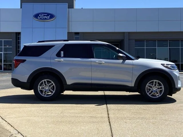 New 2026 Space White Metallic Ford Active image 2