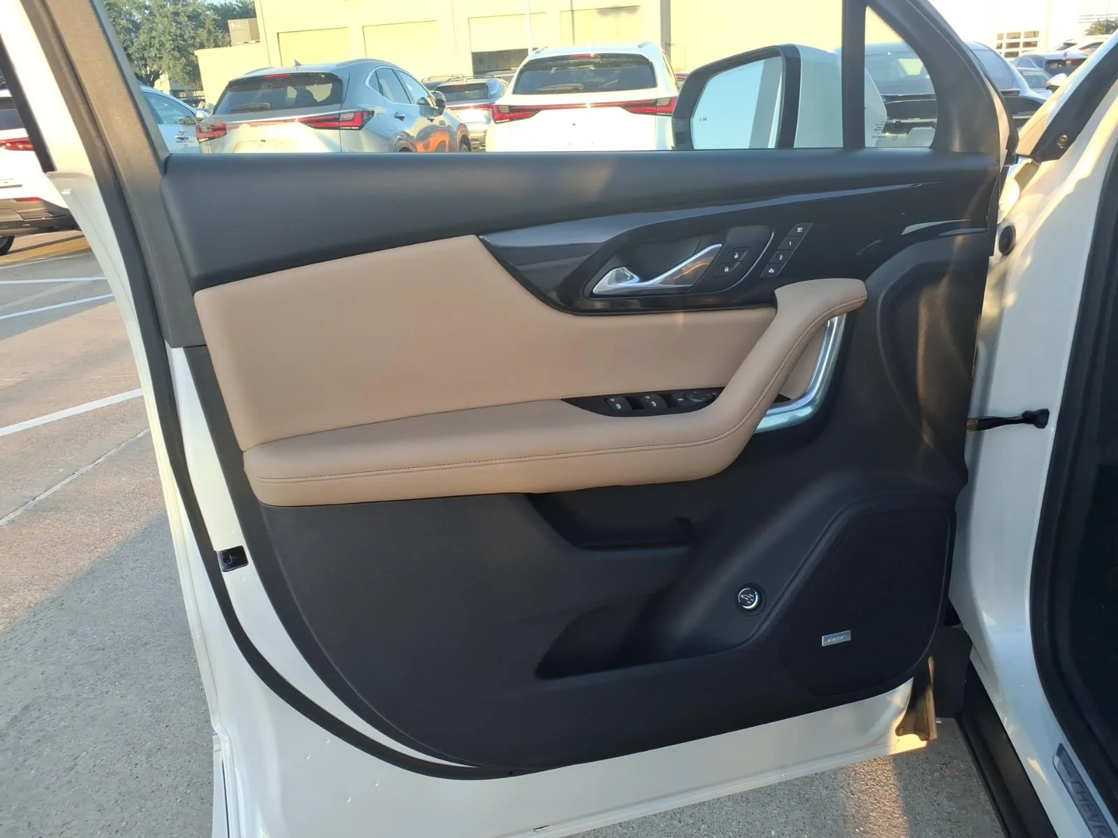 Used 2021 Iridescent Pearl Tricoat Chevrolet Premier image 18