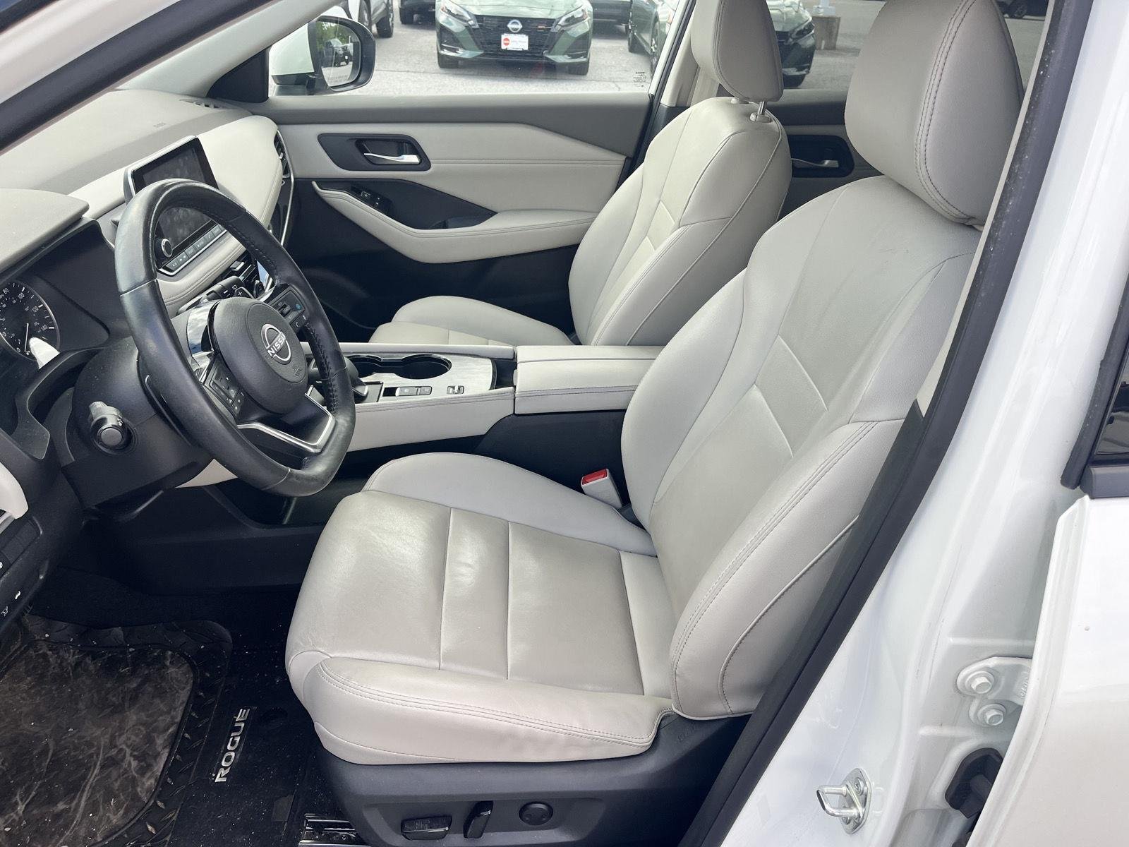 Used 2023 Pearl White Tricoat Nissan SL image 12