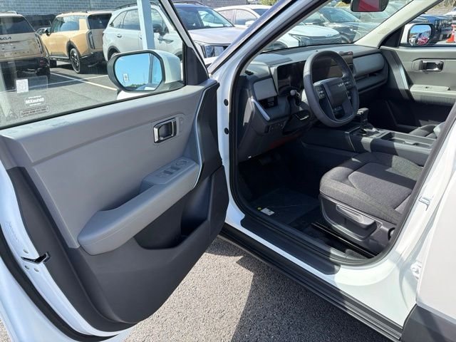 New 2027 Snow White Pearl Kia LX image 9