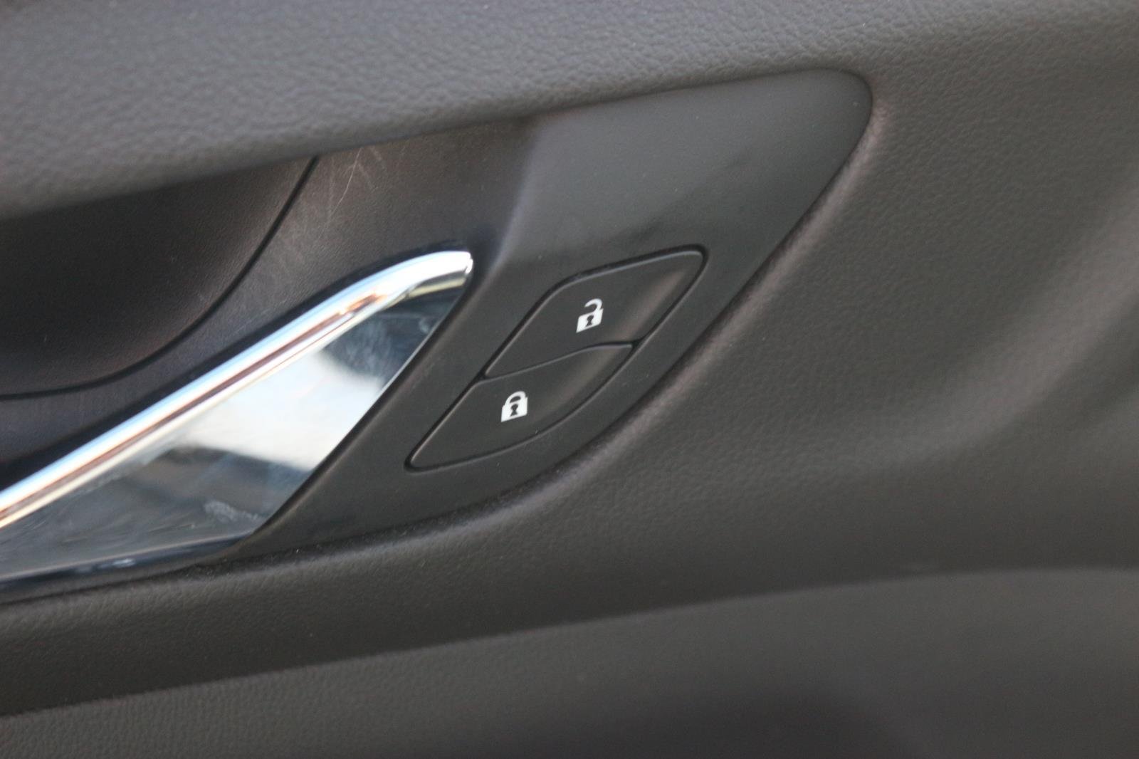 Used 2021 Summit White GMC SLE image 13