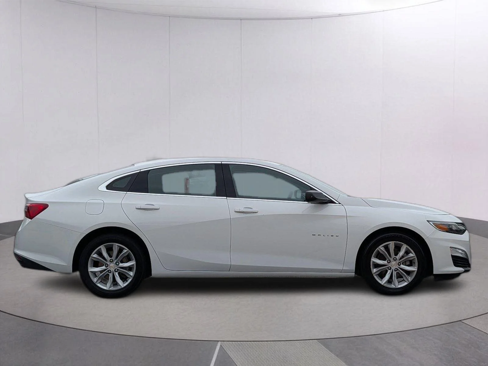 Used 2024 Summit White Chevrolet LT image 6