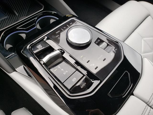 New 2027 Black Sapphire Metallic BMW 550e xDrive image 25