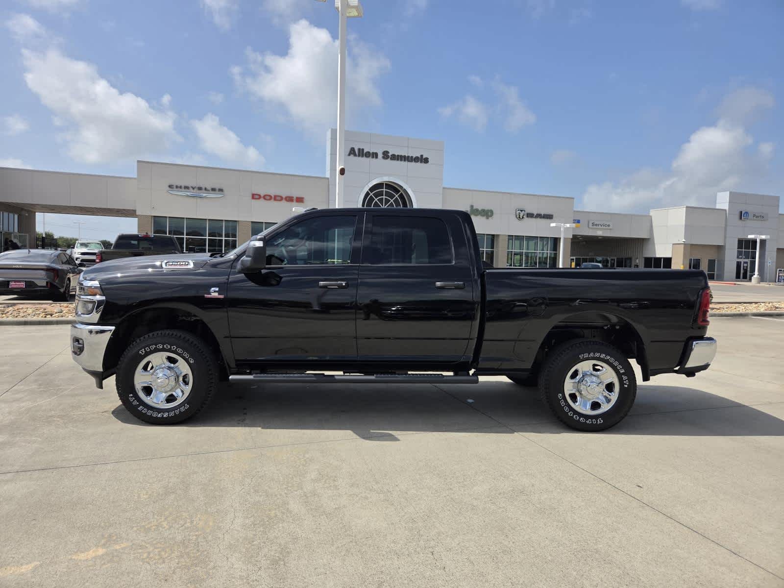 New 2026 Diamond Black Crystal Pearl-Coat Exterior Paint RAM Tradesman image 2