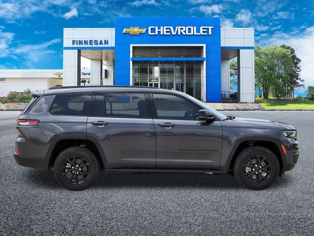 Used 2024 Gray Jeep Altitude X image 8