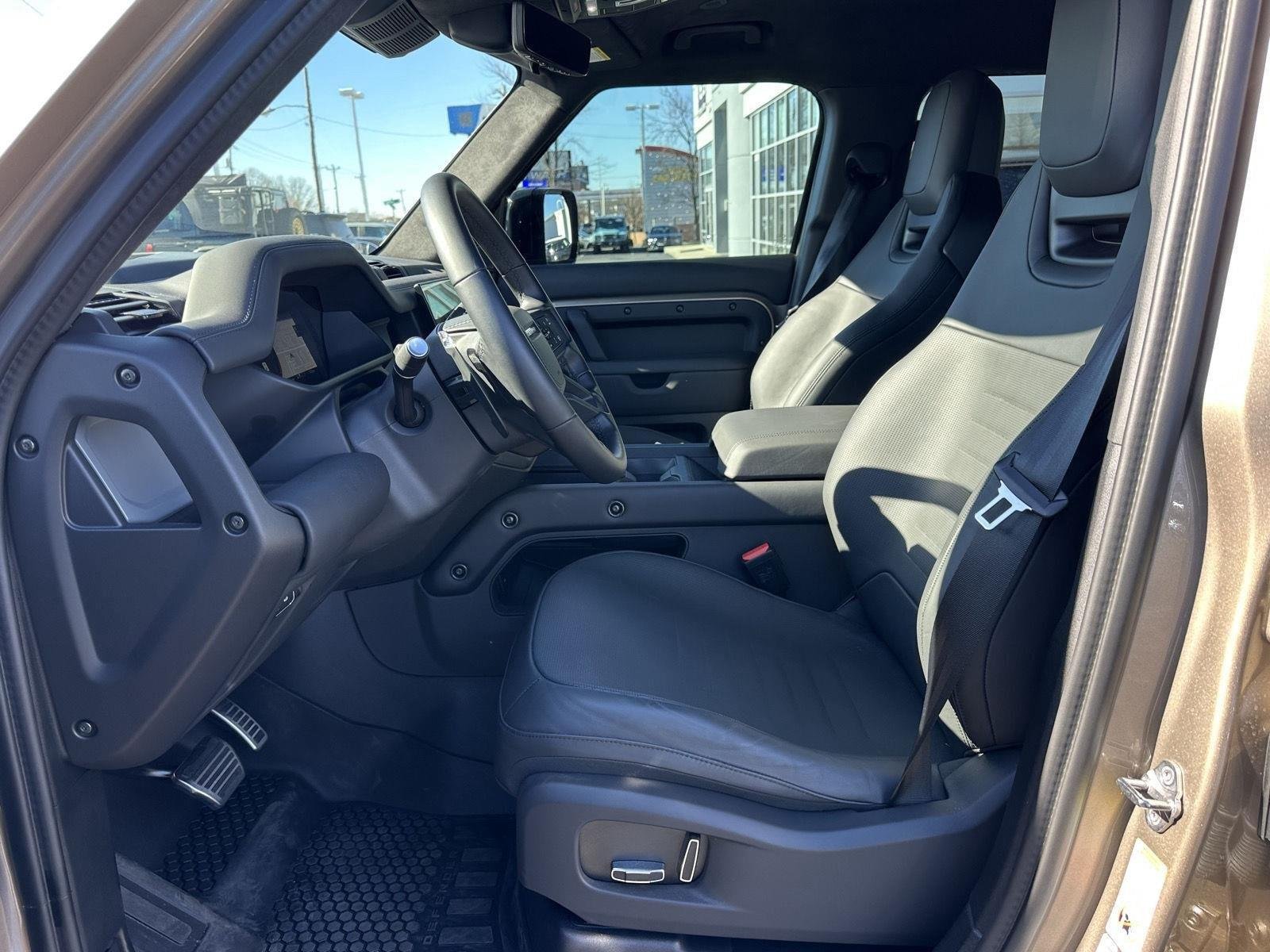 Used 2025 Petra Copper Premium Metallic Land Rover OCTA Edition One image 10