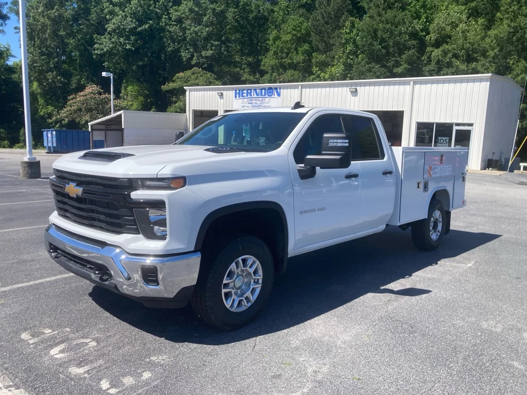 New 2026 Summit White Chevrolet WT image 2