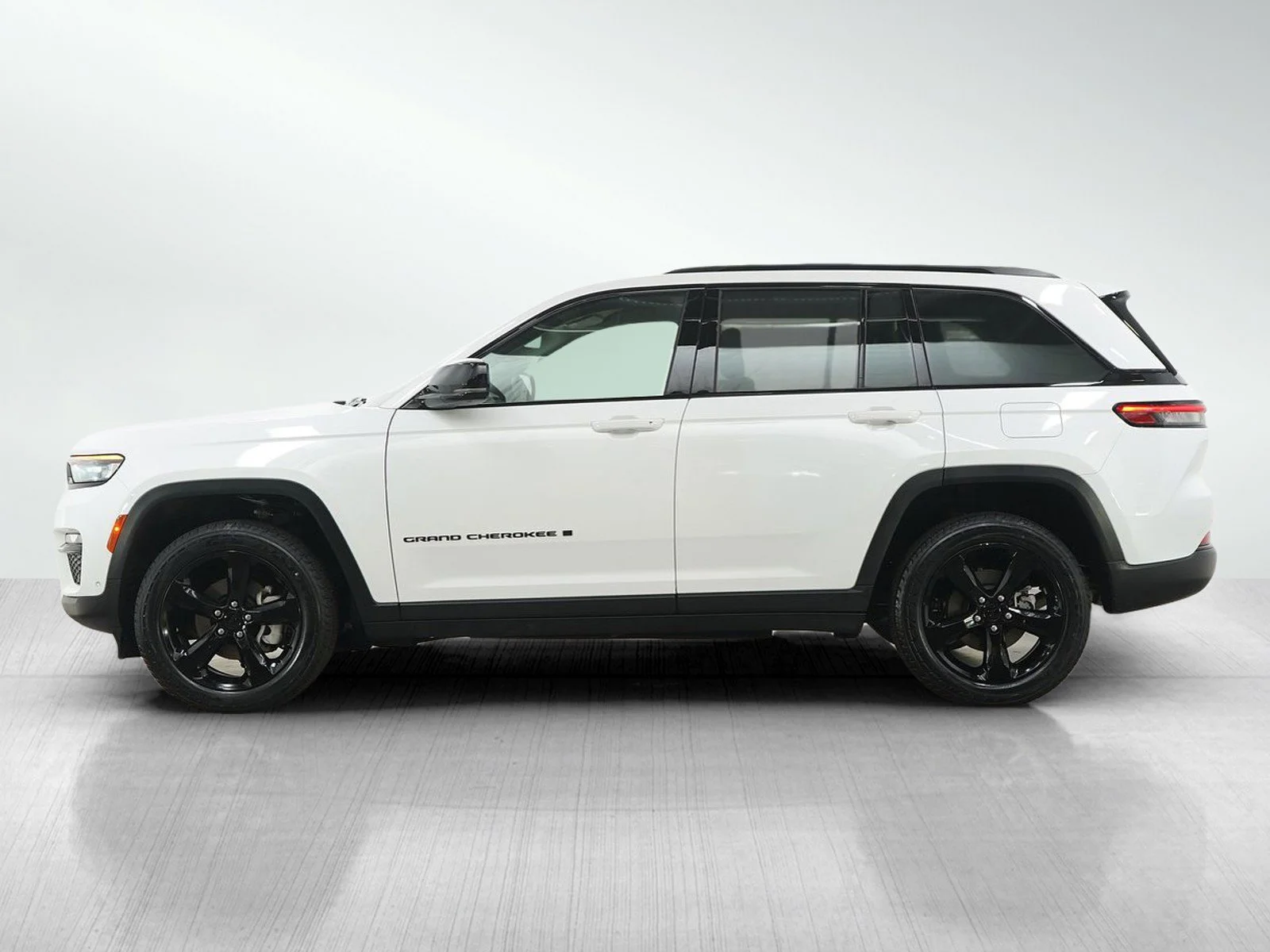 Used 2023 Jeep Grand Cherokee Limited with VIN 1C4RJHBG7PC582121 for sale in Bloomington, Minnesota