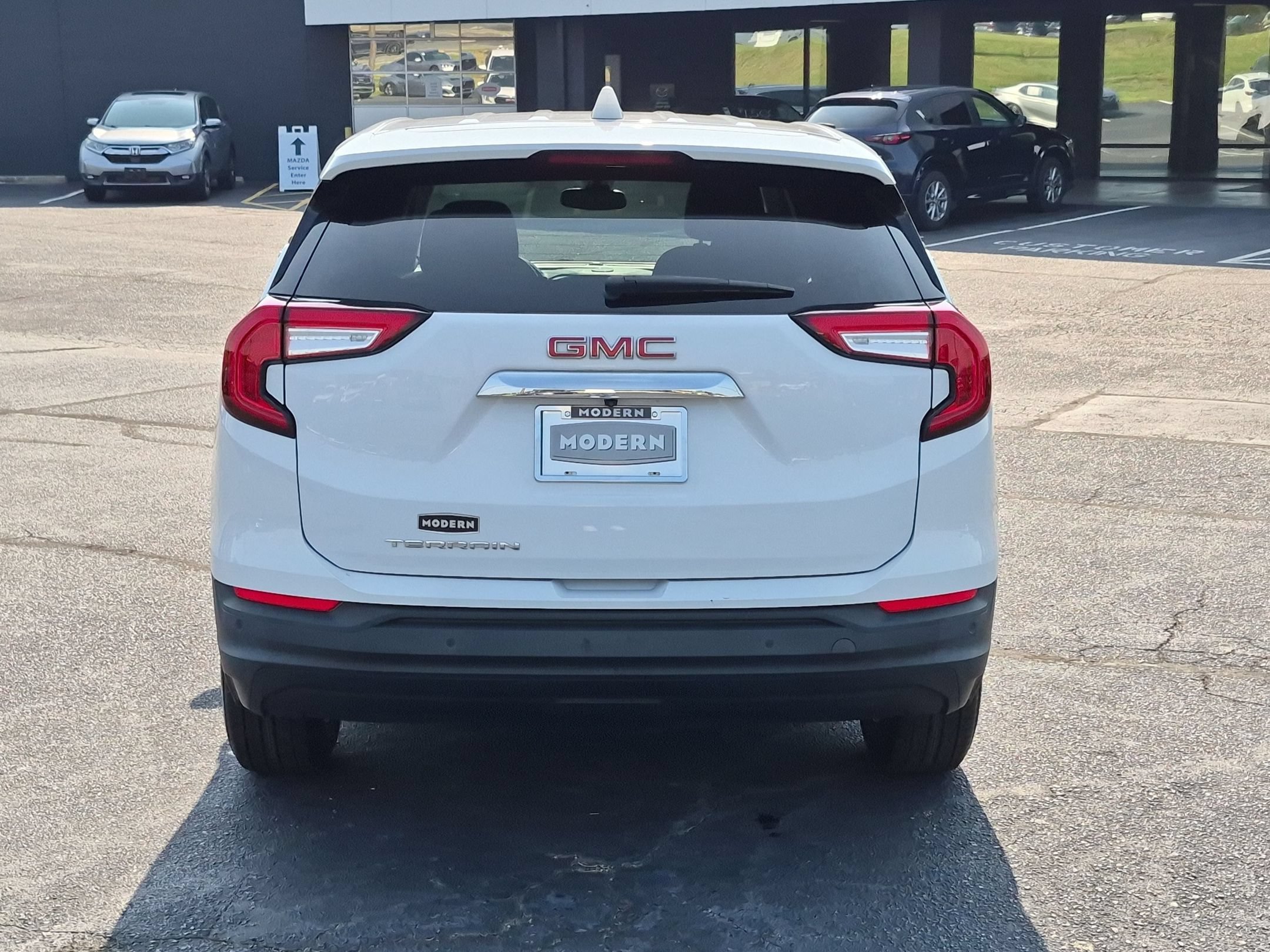 Used 2022 Summit White GMC SLE image 4