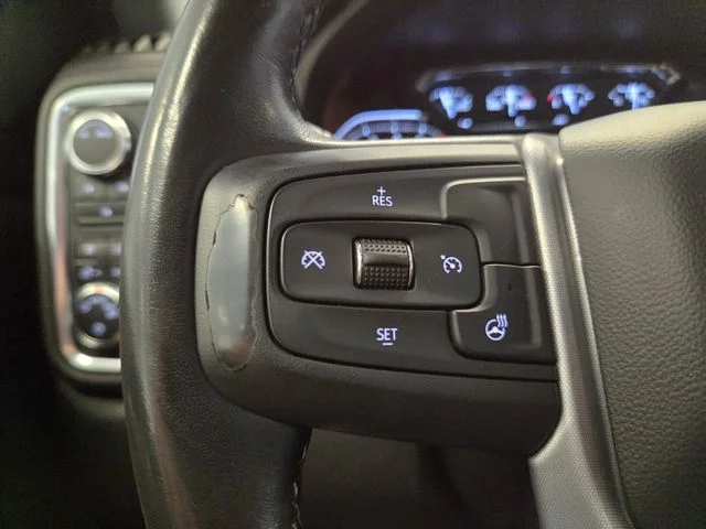 Used 2022 White GMC SLE image 25