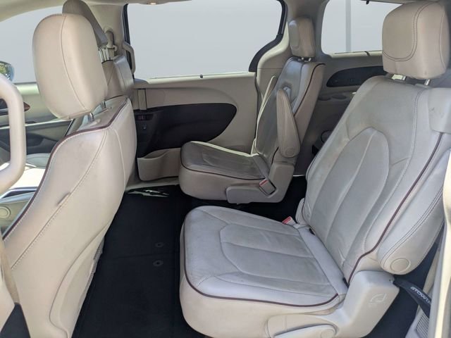 Used 2020 Silver Chrysler Limited image 14