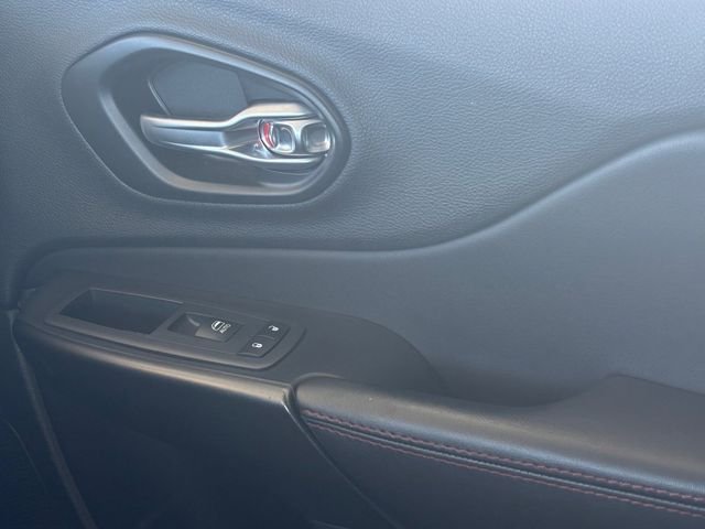 Used 2022 White Jeep Trailhawk image 26