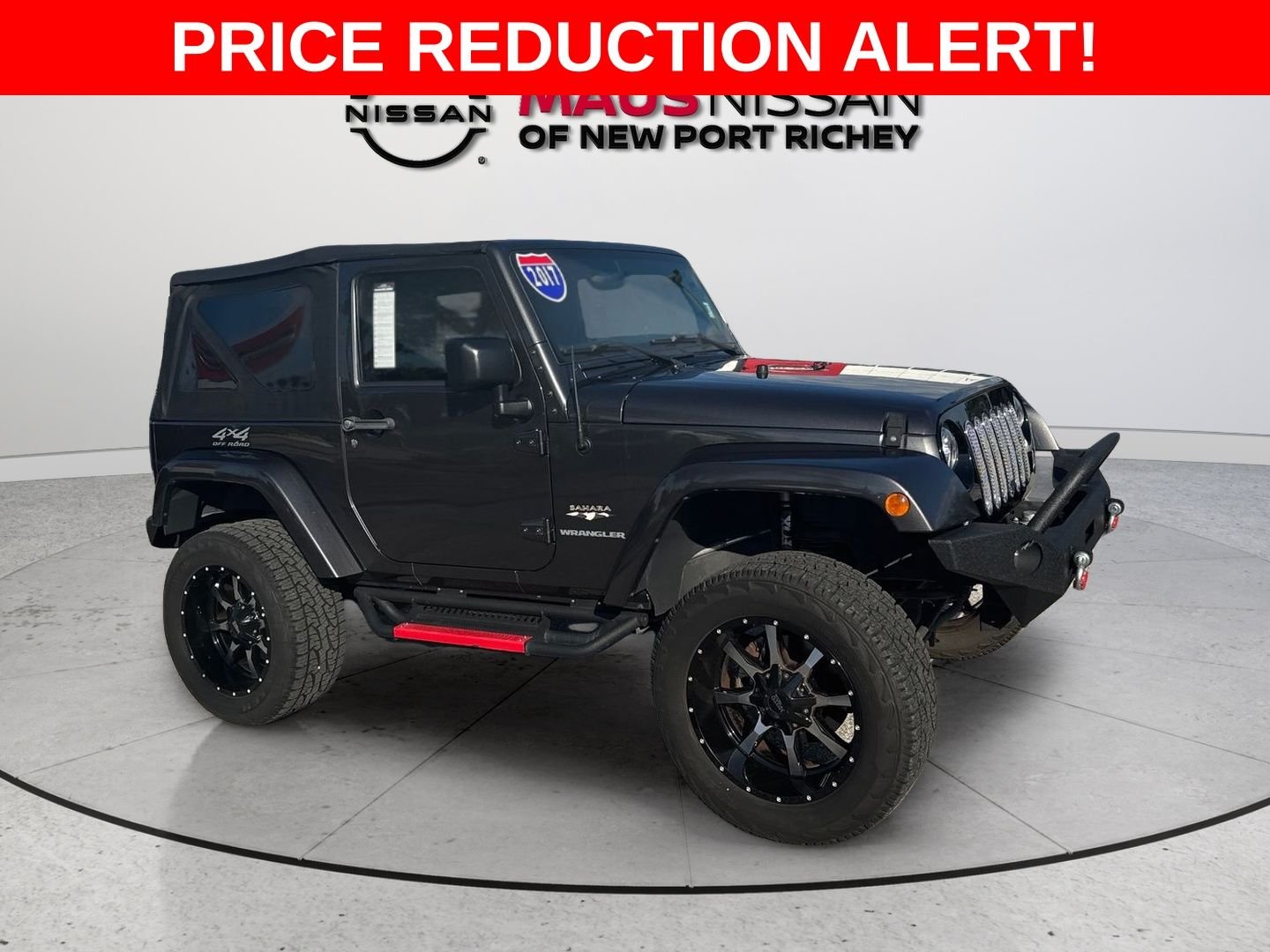 Used 2017 Gray Jeep Sahara image 1