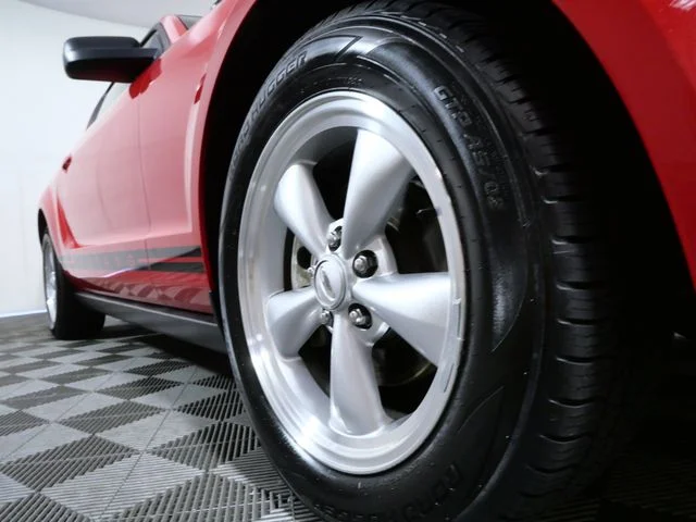 Used 2005 Red Ford V6 Deluxe image 25