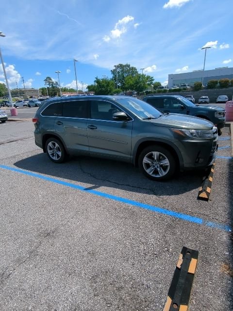 Used 2019 Green Toyota Limited image 10