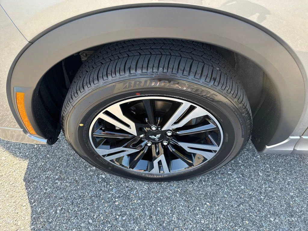 New 2026 Mercury Gray Metallic Mitsubishi SEL S-AWC image 9