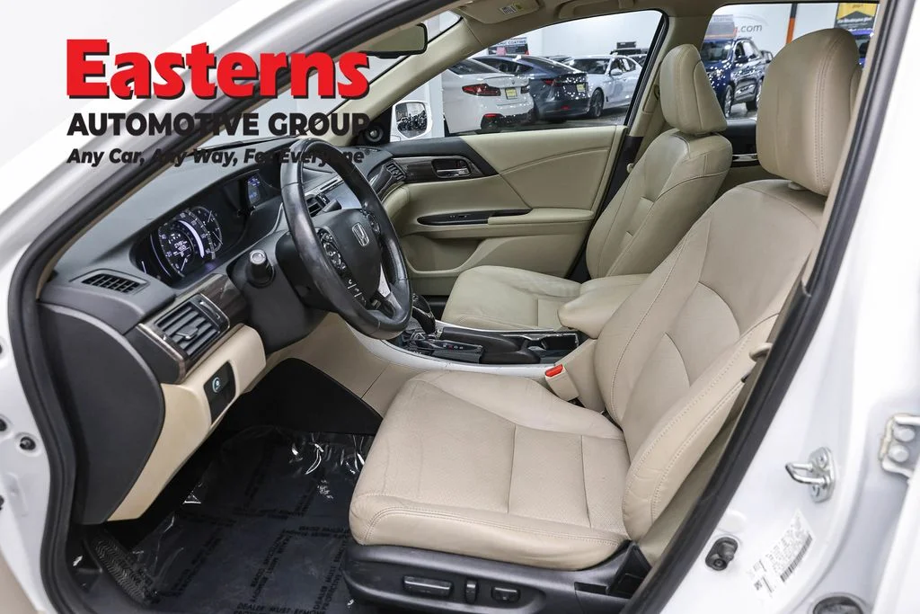 Used 2017 White Honda EX-L image 15