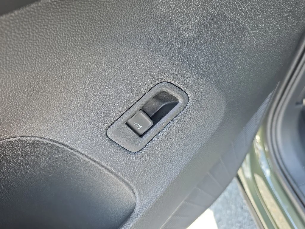 New 2026 Avocado Green Pearl Volkswagen 2.0T Peak Edition image 11