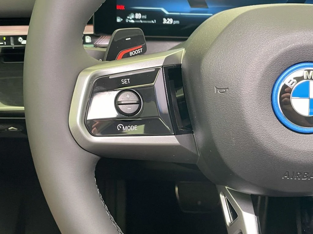 2026 BMW 5 Series 550e - Photo 34