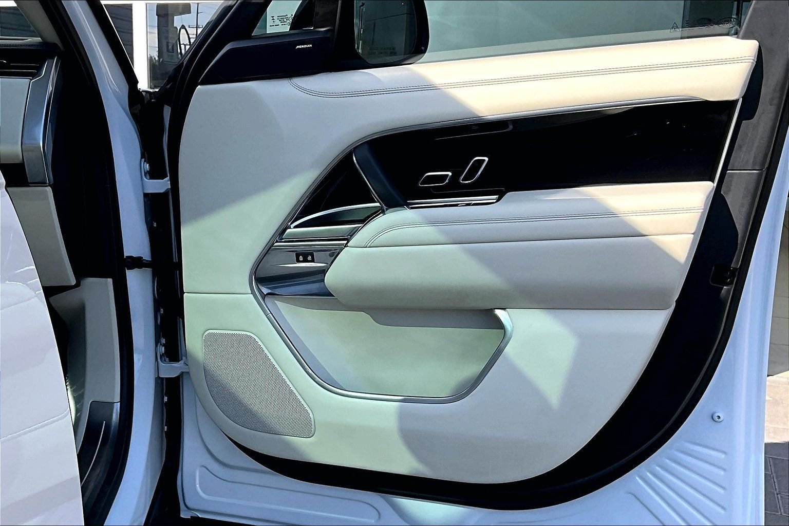 Certified Used 2023 White Land Rover SE image 21