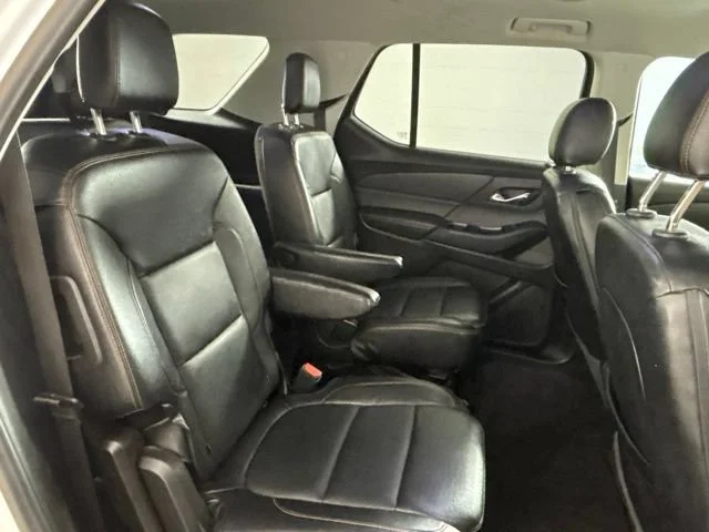 Used 2018 SUMMIT WHITE Chevrolet LT Cloth image 30