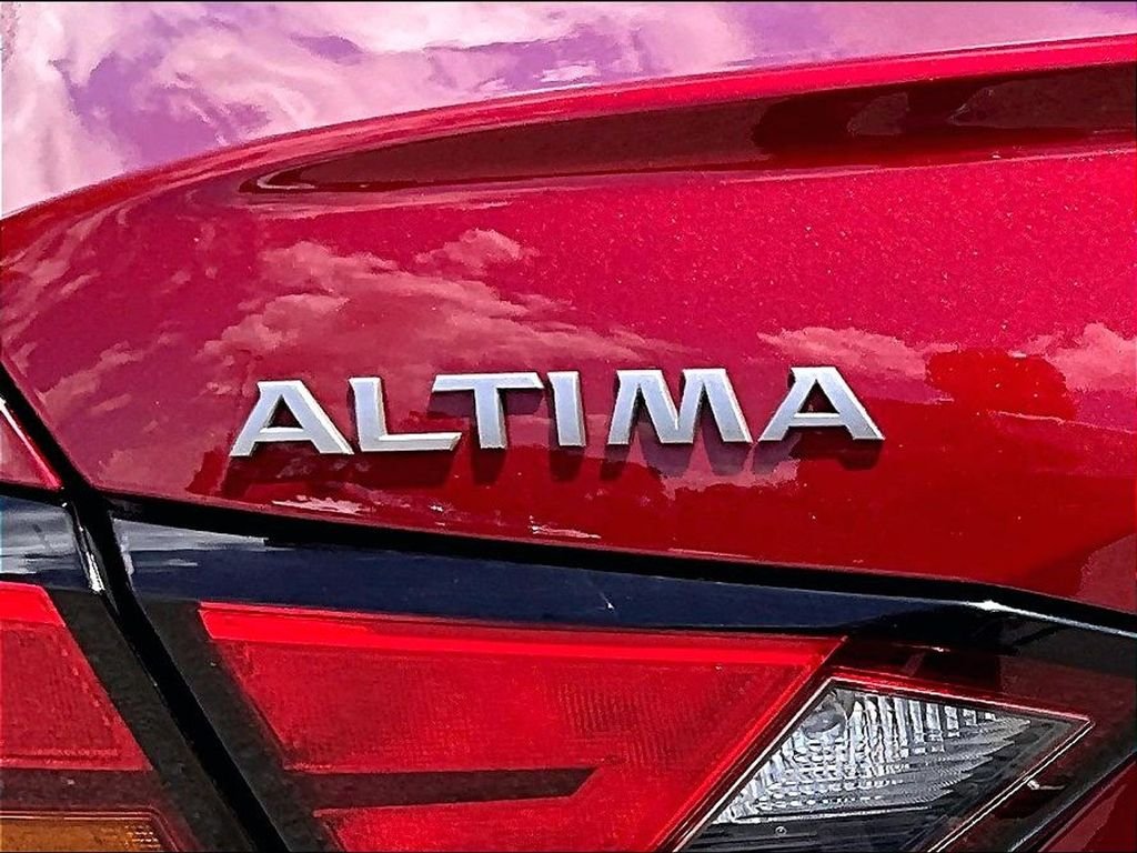 Certified Used 2023 Red Nissan 2.5 SV image 26
