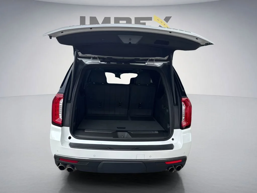 Used 2023 White Frost Tricoat GMC Denali Ultimate image 13