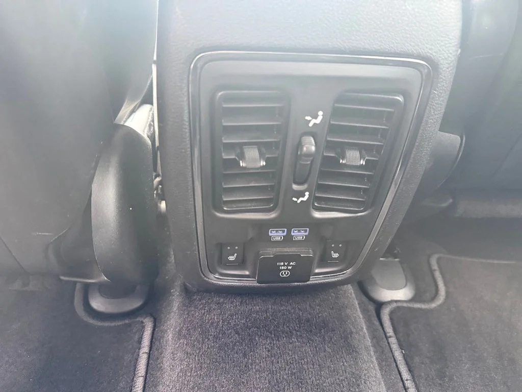 Used 2014 Silver Jeep Limited image 16