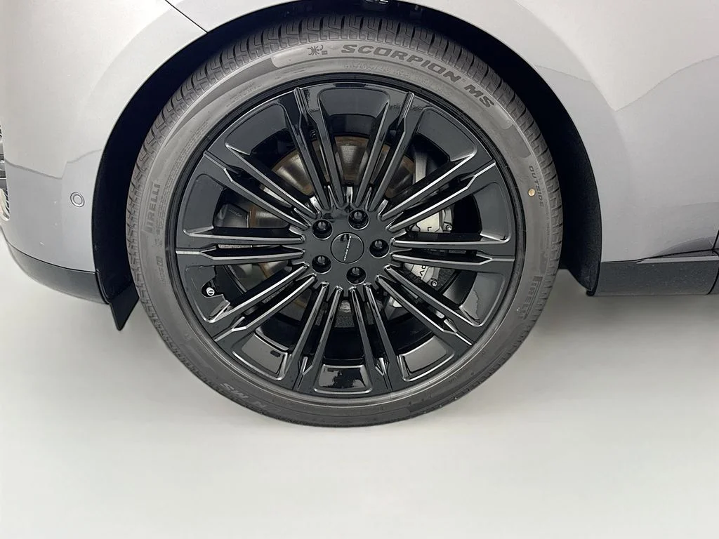 New 2026 Eiger Grey Land Rover SE image 33