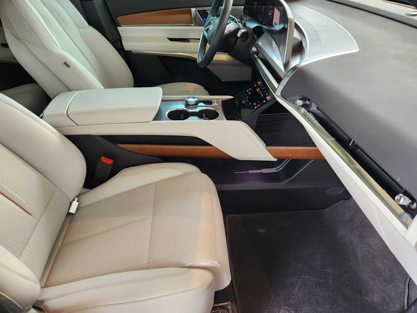 2026 Cadillac VISTIQ Luxury - Photo 8