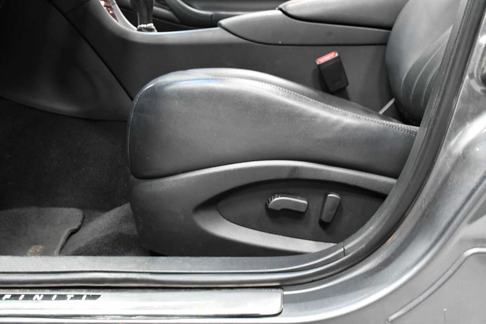Used 2017 Graphite Shadow INFINITI  image 12