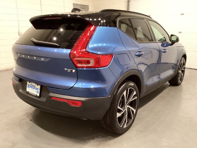 Used 2021 Blue Volvo R-Design image 5