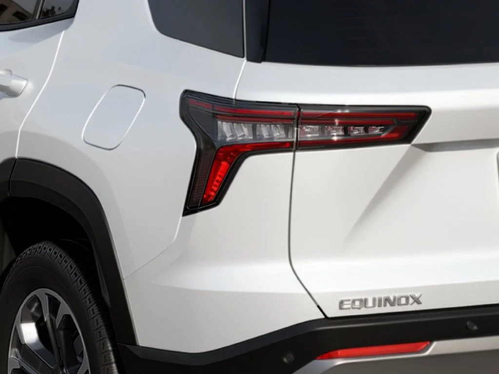2027 Chevrolet Equinox LT - Photo 8