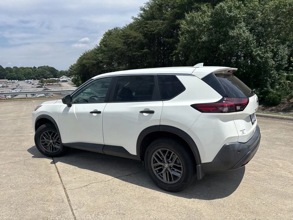 Used 2021 White Nissan S image 13
