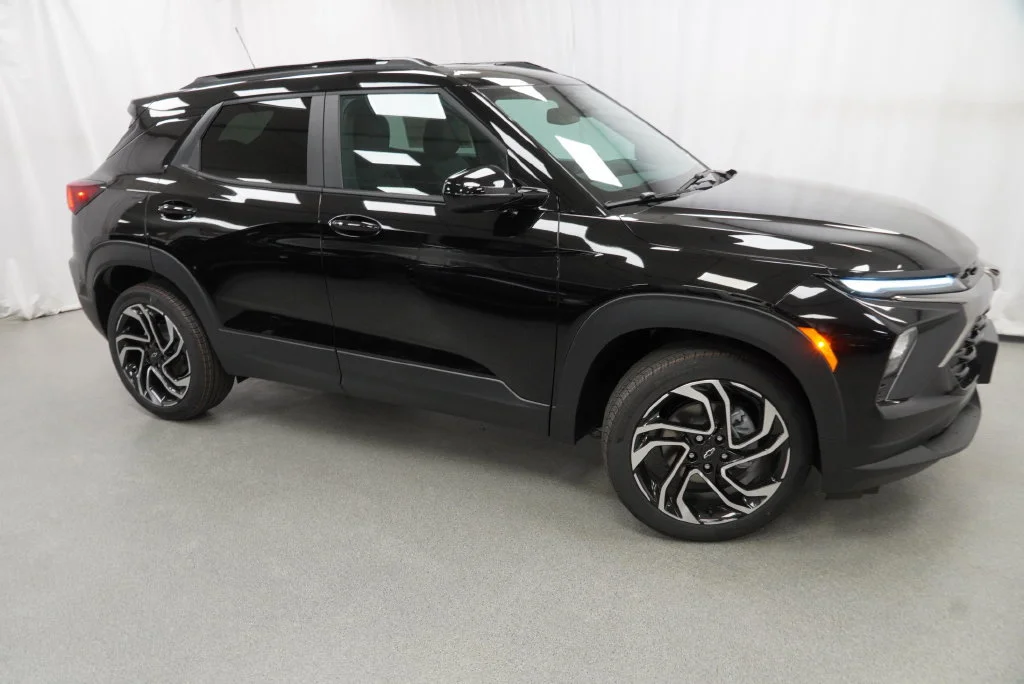 New 2026 Mosaic Black Metallic Chevrolet RS image 13