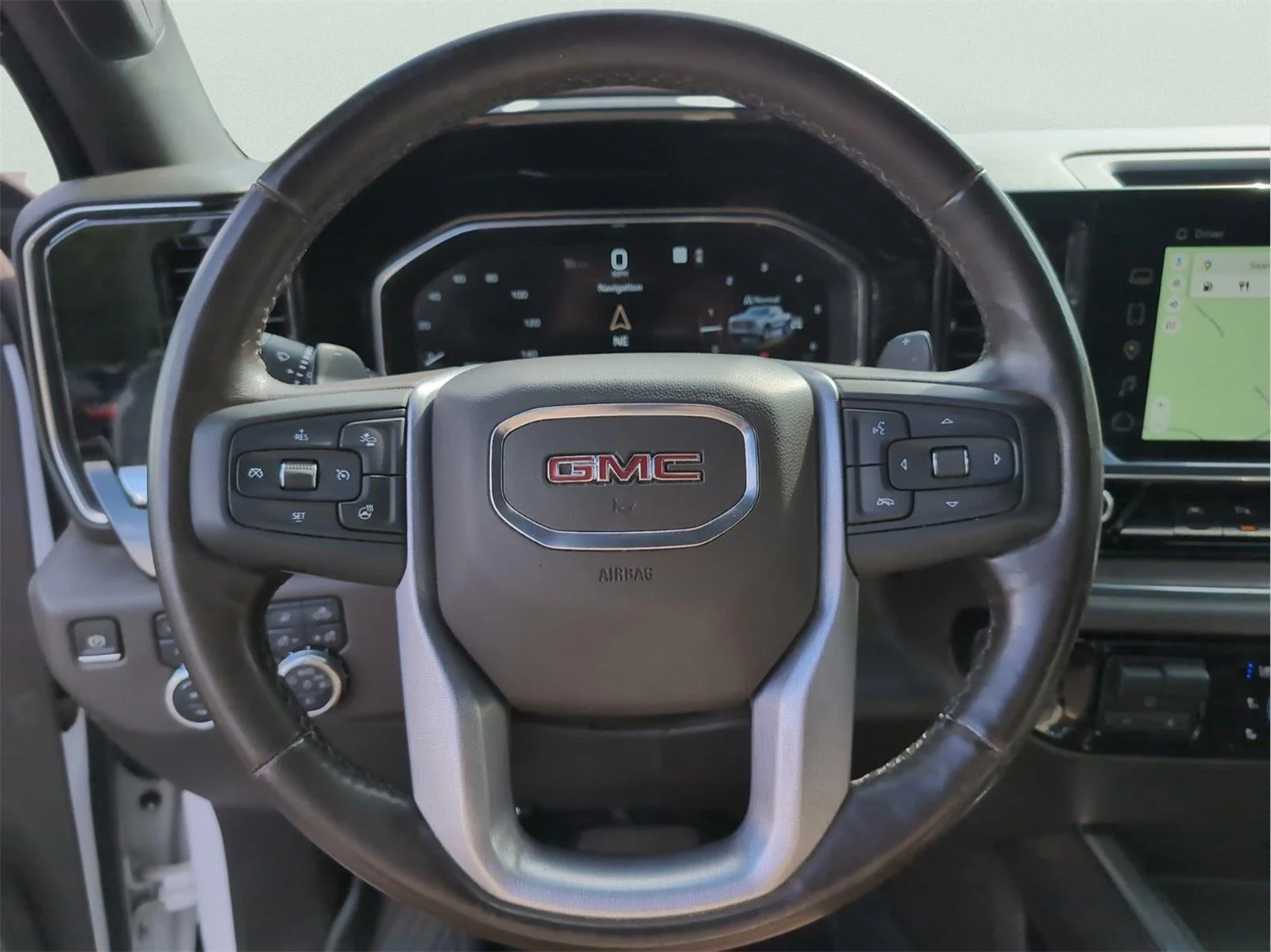 Used 2022 White Frost Tricoat GMC SLT image 26